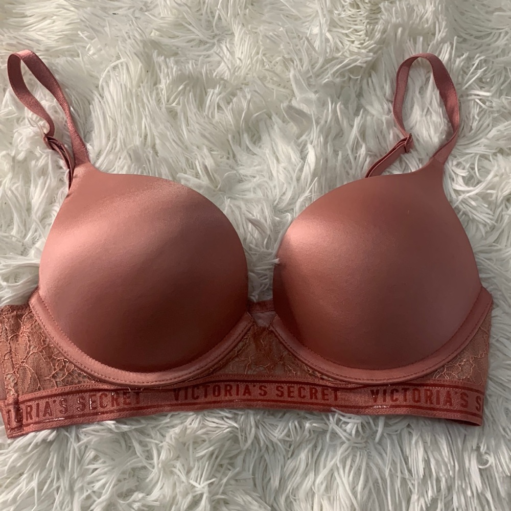 Victoria’s Secret bombshell bra